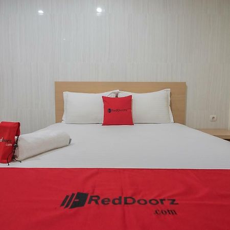 RedDoorz near MT Haryono Semarang Otel Dış mekan fotoğraf