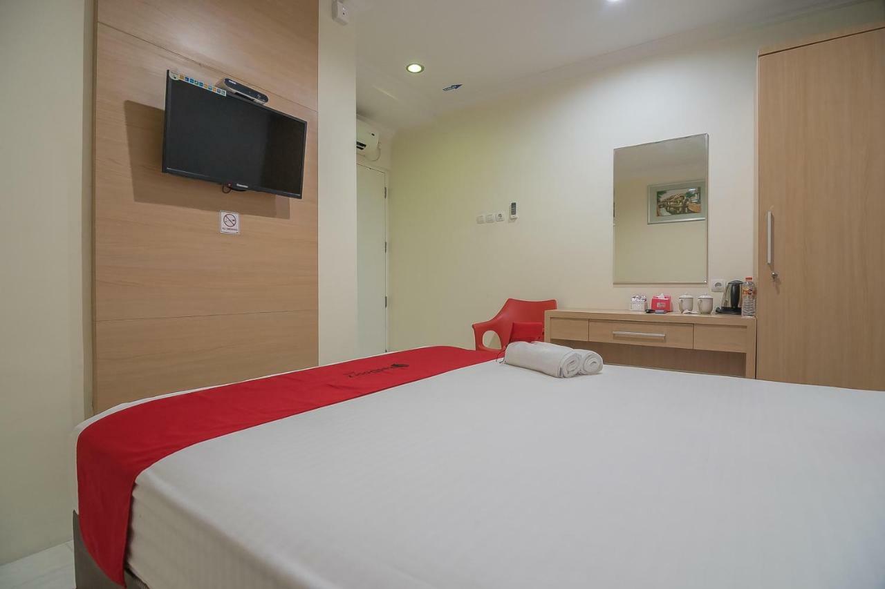 RedDoorz near MT Haryono Semarang Otel Dış mekan fotoğraf
