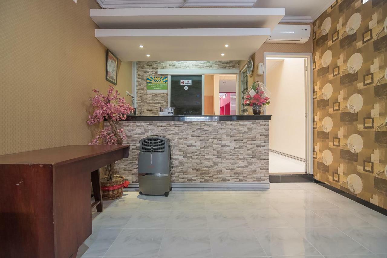 RedDoorz near MT Haryono Semarang Otel Dış mekan fotoğraf