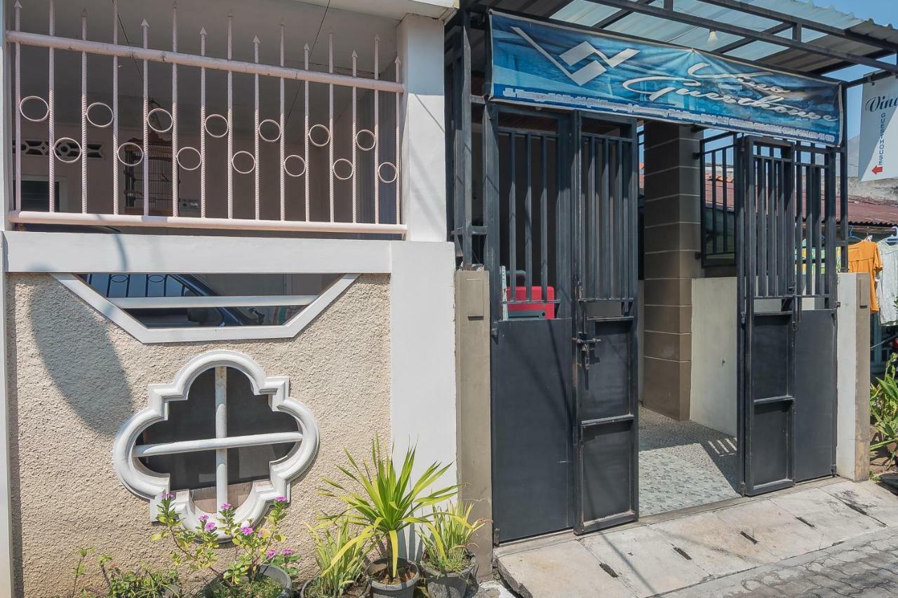 RedDoorz near MT Haryono Semarang Otel Dış mekan fotoğraf