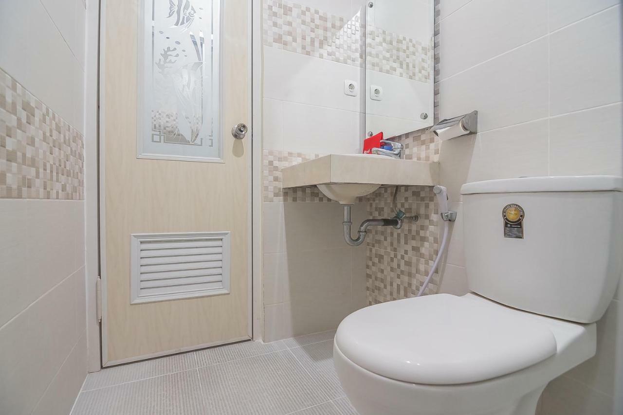 RedDoorz near MT Haryono Semarang Otel Dış mekan fotoğraf