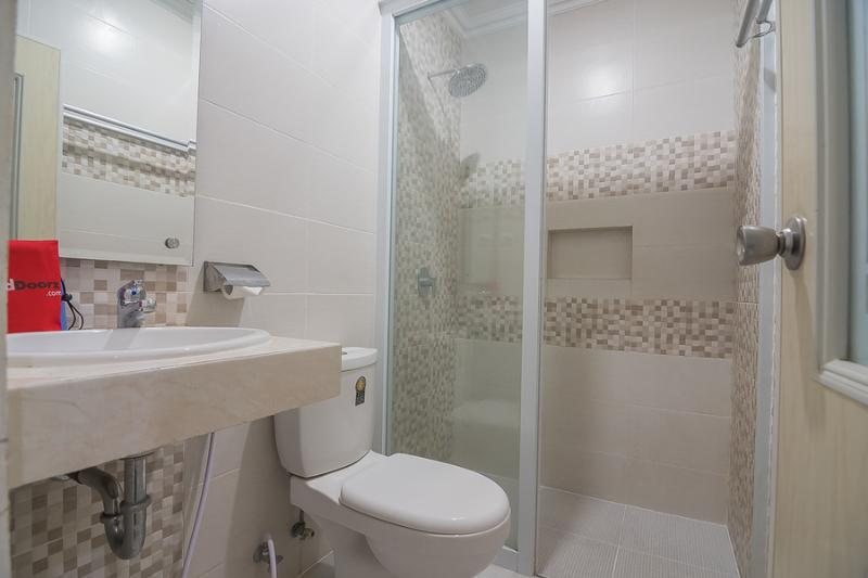 RedDoorz near MT Haryono Semarang Otel Dış mekan fotoğraf